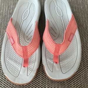 Keen flip flop sandals.Orange,size 9.